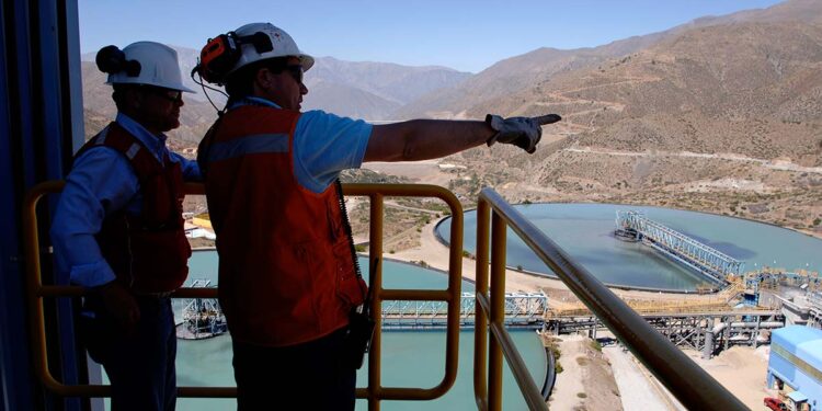 Antofagasta plc reporta aumento del 5% y fuerte crecimiento en utilidades