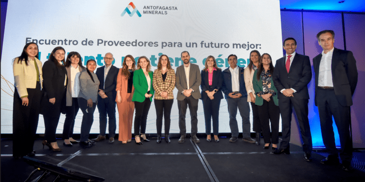 Antofagasta Minerals impulsa la contratación de mujeres en empresas contratistas