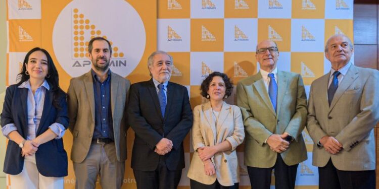 Ministro Grau e InvestChile resaltan oportunidades de inversión y proveedores en la minería