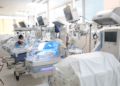 Alianza público-privada fortalece atención neonatal en Iquique con renovación de equipamiento