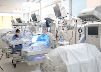 Alianza público-privada fortalece atención neonatal en Iquique con renovación de equipamiento