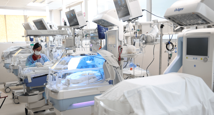 Alianza público-privada fortalece atención neonatal en Iquique con renovación de equipamiento