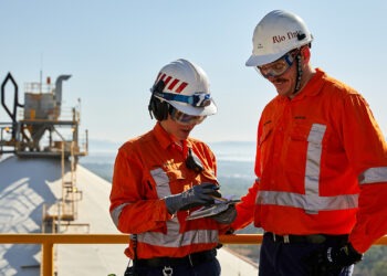 Rio Tinto y Edify Energy firman acuerdo para impulsar energía solar y almacenamiento en baterías en Gladstone