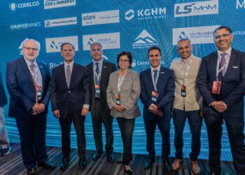 De izquierda a derecha: Máximo Pacheco, presidente del directorio de Codelco; Iván Arriagada, CEO de Antofagasta Minerals; Juan Ignacio Díaz, presidente de ICA; Aurora Williams, ministra de Minería; Patricio Hidalgo, presidente de Anglo American Chile; Rohitesh Dhawan, presidente del ICMM y Rohit Pathak, CEO de Hindalco. Créditos: Cedida