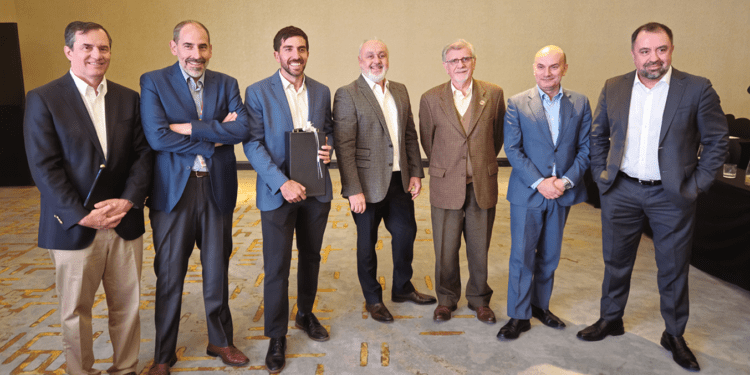 José Pablo Domínguez, Gerente General de ME Elecmetal; Felipe Lagno, Gerente Corporativo de Innovación y Tecnologías en Codelco; Nicolás Pons, Growth Leader en Aisoncore; Rodrigo Subiabre, Vicepresidente de Tecnología e Innovación en Anglo American; Leopoldo Reyes, Presidente del Directorio de CESCO; Jorge Cantallopts, Director Ejecutivo de CESCO. Créditos: InfoMINERIA