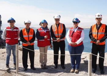 Minera Candelaria recibe visita de la Armada en planta y puerto