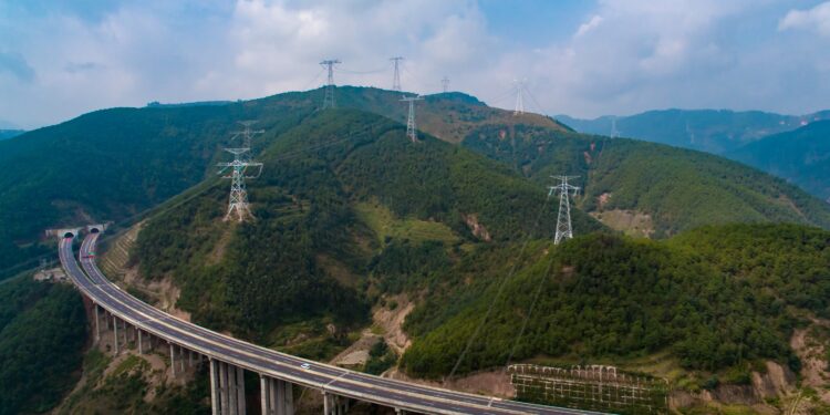 Línea de transmisión HVDC en China. Créditos: cedida