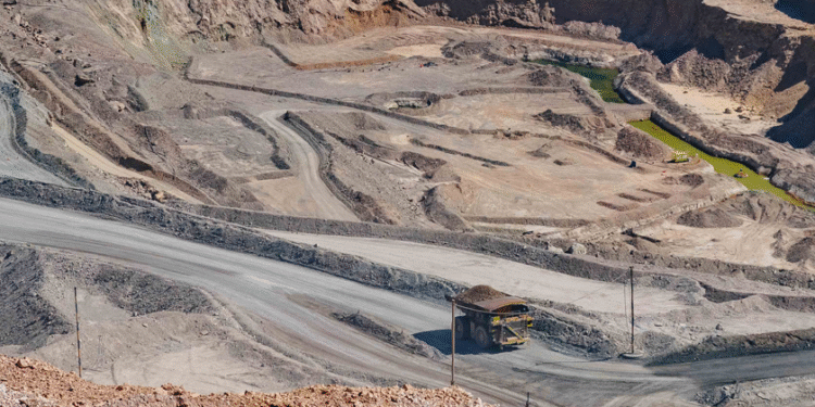 Minera Zaldívar extiende operaciones tras luz verde ambiental