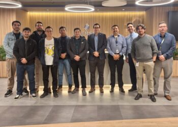 Estudiantes de la Universidad de Chile asisten a jornada en Emerson
