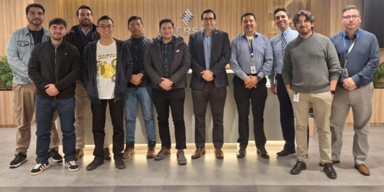 Estudiantes de la Universidad de Chile asisten a jornada en Emerson