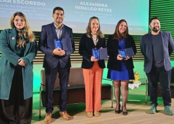 María Francisca Valenzuela, jefa de la Oficina de Género y Derechos Humanos del Ministerio de Energía; Sebastián Espinoza, representante del Mineduc; Carolina Salazar, de ChileValora; y Alejandra Hidalgo, del Ministerio de Energía. Créditos: InfoMINERÍA