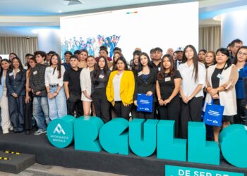 Antofagasta Minerals entrega 100 becas a jóvenes de la región
