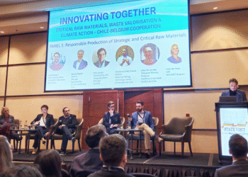 Nele Van Roey (Molymet Belgium), Lilian Velásquez (Pontificia Universidad Católica de Chile), Humberto Estay (AMTC, Universidad de Chile), Max Larraín (Aclara Resources), Ignacio Majluf (SQM) y Nand Peeters (KU Leuven). Créditos: InfoMINERÍA