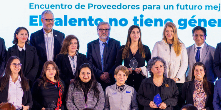 Antofagasta Minerals impulsa empleabilidad local y femenina