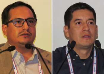 Luis Chacón, jefe de la célula de analítica avanzada, y Jorge Infantes, superintendente de planta concentradora y analítica avanzada, ambos de Marcobre. Foto: InfoMINERÍA.