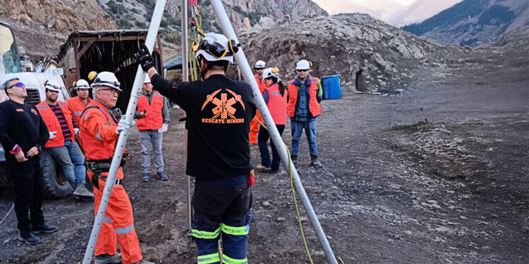ENAMI lanza 20 cursos gratuitos para pequeños mineros en 2025, enfocados en seguridad, productividad y desarrollo sostenible en la minería.