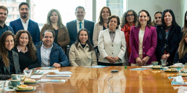 Minería chilena lidera participación femenina global con 23,1%