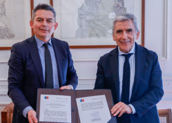 Sernageomin y la Universidad Diego Portales firman convenio para impulsar innovación y conocimiento aplicado