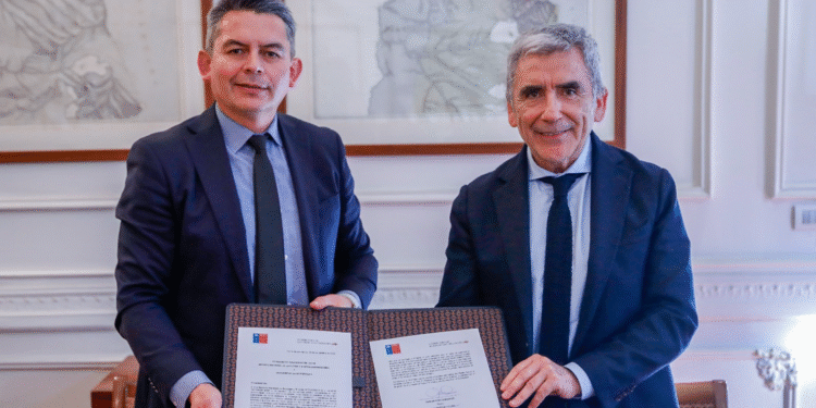 Sernageomin y la Universidad Diego Portales firman convenio para impulsar innovación y conocimiento aplicado
