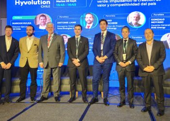 Marcos Kulka (H2 Chile), Antoine Liane (Total Energies H2), Mario Marchese (HNH Energy), Gonzalo Moyano (MAE Energy), Joan Leal (EDF Power Solutions Chile), Víctor Turpaud (HIF Global) y Luis Sarrás (Green Hydrogen). Foto: InfoMINERÍA