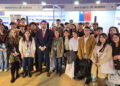 Estudiantes de Ingeniería en Minas de la USACH junto a expositores de Sernageomin y el seremi de Minería de la Región Metropolitana, Carlos Hunt, en FEXMIN 2025. Foto: InfoMINERÍA.