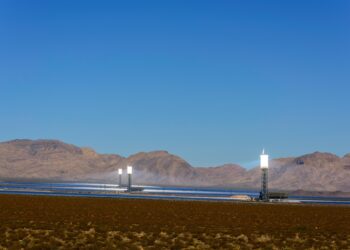 Científicos chilenos exploran cómo generar energía eléctrica mezclando agua dulce y salada en entornos extremos, conocida como “energía azul”