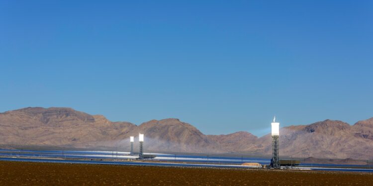Científicos chilenos exploran cómo generar energía eléctrica mezclando agua dulce y salada en entornos extremos, conocida como “energía azul”