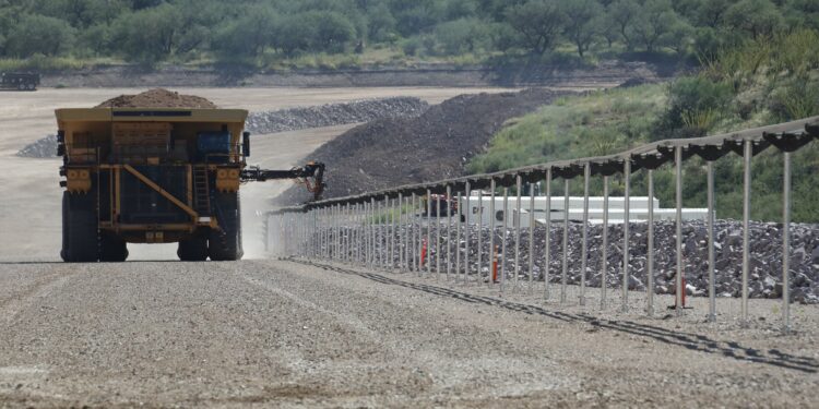 Codelco probará sistema de transferencia eléctrica de Caterpillar para avanzar hacia una minería sin emisiones