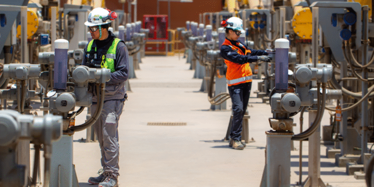 Teck concluye revisión operacional exhaustiva y actualiza perspectivas: ajustes en QB, costos y guía 2025–2028