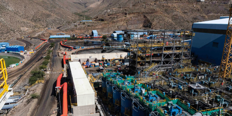 Los Pelambres vende líneas eléctricas para reforzar foco en producción de cobre