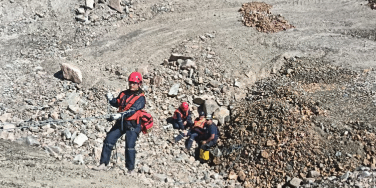ENAMI impulsa formación en rescate minero y primeros auxilios para fortalecer la seguridad en la pequeña minería