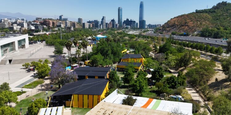 Vista panorámica del EtM Day 2025 en el Parque Bicentenario de Santiago. Créditos: InfoMINERIA