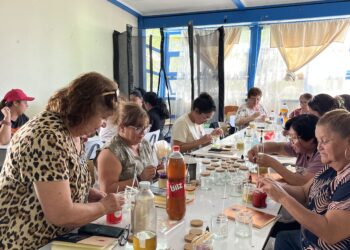 Mujeres de Taltal se capacitan en la transformación de aceite usado mediante innovadora tecnología de economía circular