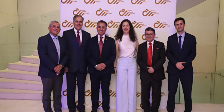 Directores, Patricio Cartagena, Carlos Delgado; vicepresidente, Walter Muñoz; secretaria general, Daniela Céspedes; presidente, Manuel Viera; Alfonso Santini, director. Foto: cedida