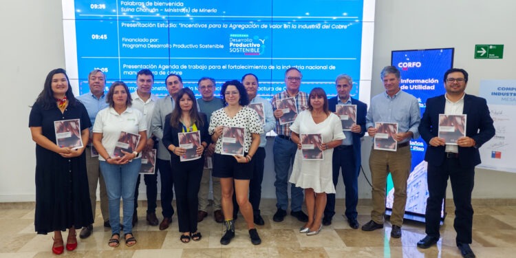 Ministra (s) Chahuán encabezó lanzamiento de Agenda para el fortalecimiento de la industria nacional de manufactura de cobre Foto: Ministerio de Mineria