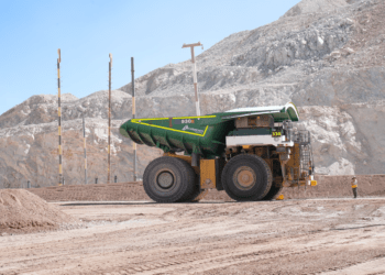 Cummins pone a rodar el primer camión minero híbrido de 300 toneladas en Caserones