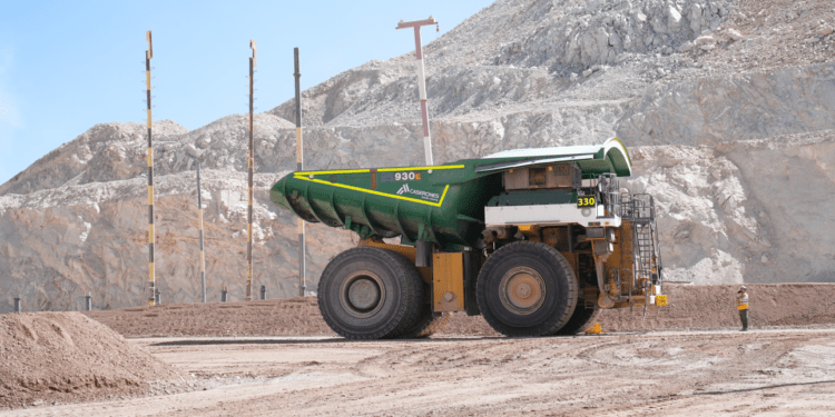 Cummins pone a rodar el primer camión minero híbrido de 300 toneladas en Caserones
