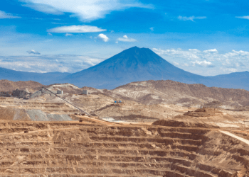 Cobre cierra en US$ 5,78 pese a que «sobra» metal en las bodegas globales