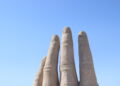 Escultura "Mano del Desierto" de Mario Irarrázabal al sur de Antofagasta. Foto: Cedida