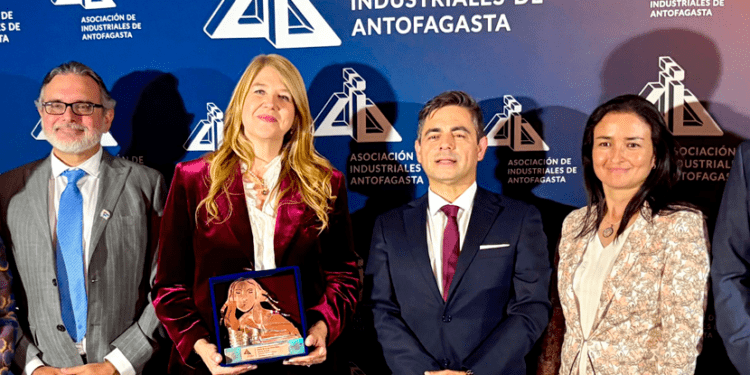 María de la Luz Osses gana premio de Liderazgo Femenino 2026