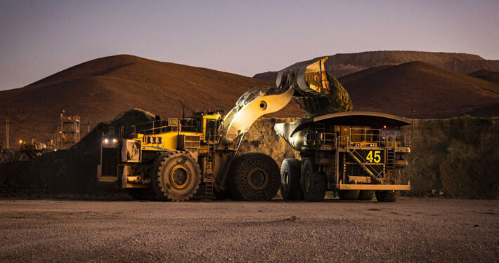 Gigantes mineros acusan cobro injusto por nuevo impuesto al diésel