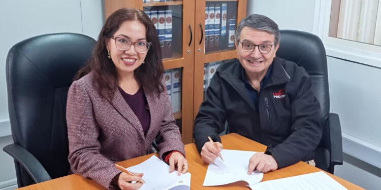 Adriana Rivera, Alcaldesa de M. Sierra Gorda; Manuel Viera, Presidente de la Cámara Minera de Chile. Créditos: cedida