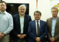 De izquierda a derecha: Rodrigo Astudillo, gerente comercial de Metaproject; Carlos Vallejos Morales, director de Programas de la UNAB; Manuel Viera, presidente de la Cámara Minera de Chile; y Álvaro Cepeda-Ortiz, director de Educación Continua y Servicios Corporativos de la UNAB. Créditos: cedida.