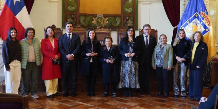 Premio Karen Poniachik 2026