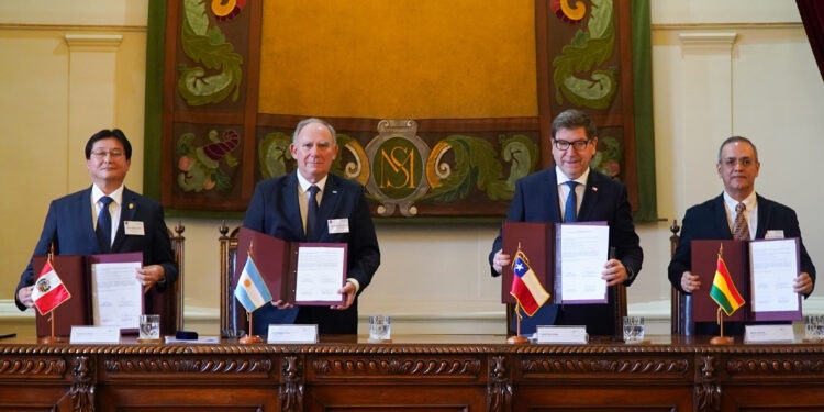 "Chile, Argentina, Bolivia y Perú firman declaración sobre minerales estratégicos"