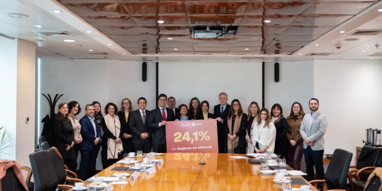 participación de mujeres en minería