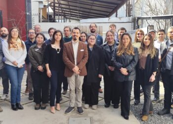 alt: "recorrido por los laboratorios de CIMS JRI en la sexta edición de Vamos al Lab del CNP"