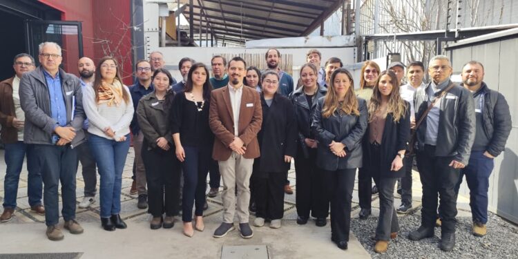 alt: "recorrido por los laboratorios de CIMS JRI en la sexta edición de Vamos al Lab del CNP"