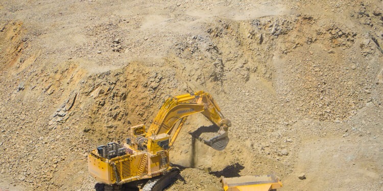 alt: "camiones autónomos de la División Gabriela Mistral de Codelco con alta disponibilidad"