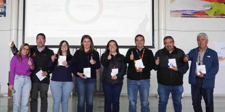 alt: "Comité Ejecutivo con mayoría de mujeres en la División Gabriela Mistral de Codelco"